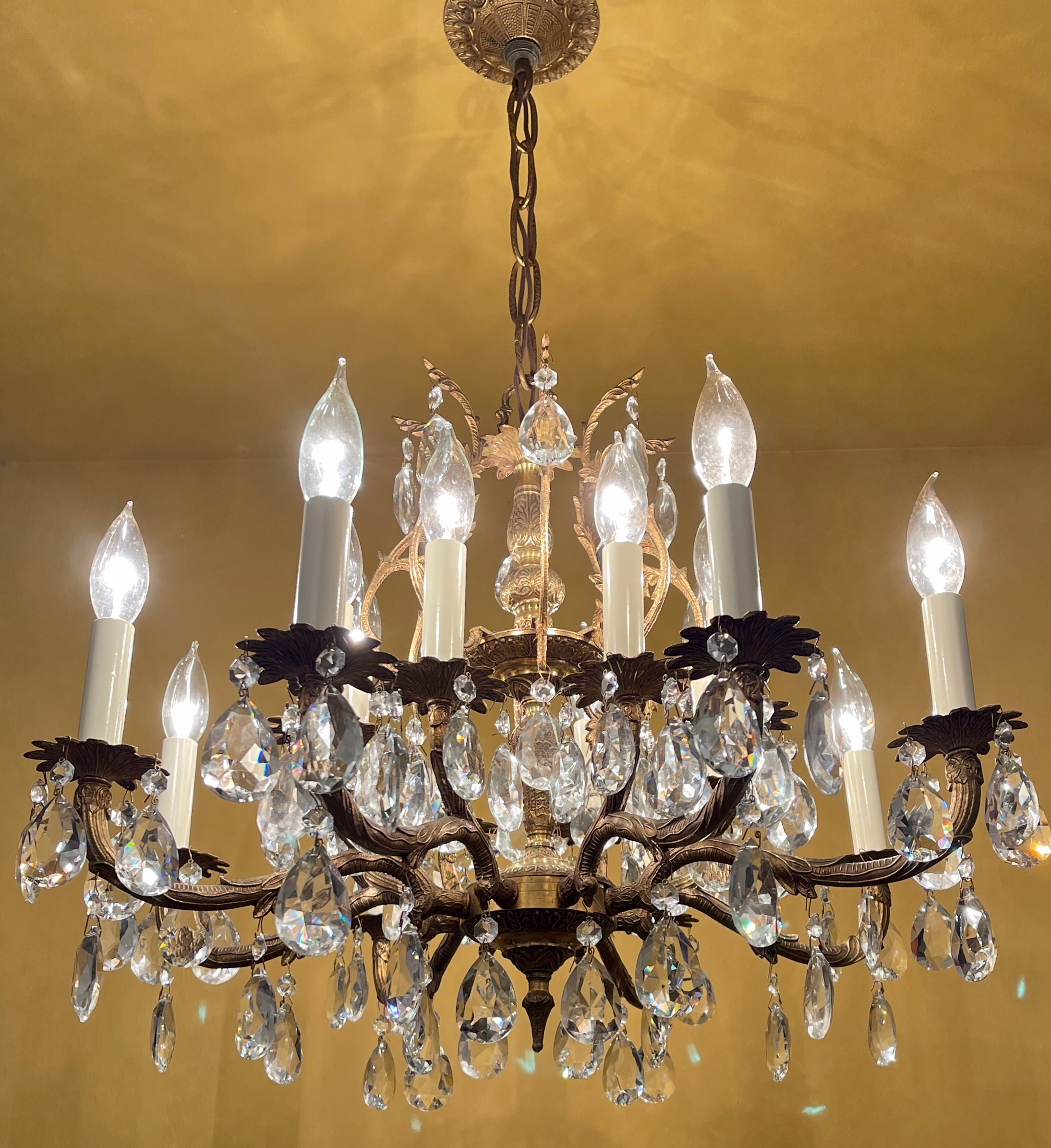 Crystal outlet chandelier