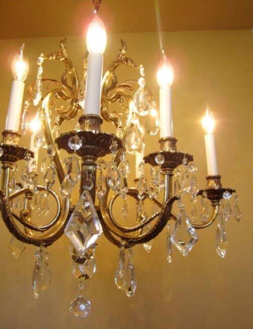 Glamorous 1970s crystal chandelier by Lightolier.